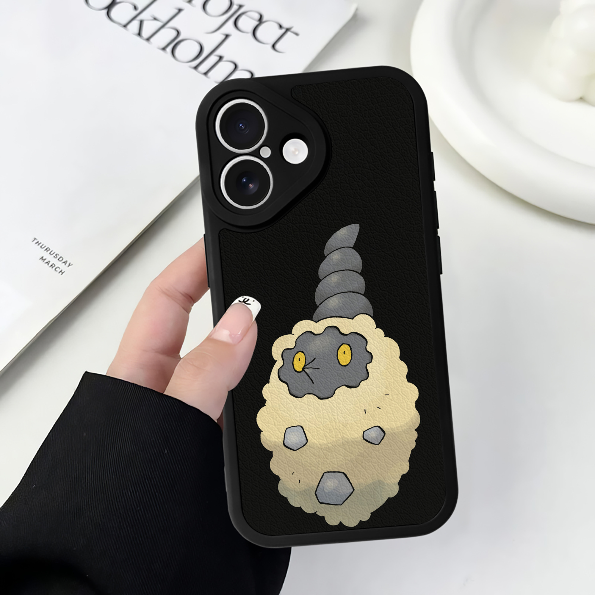 （画像用） ポケットモンスター Pokémon 【iPhone 16シリーズ対応】シリコンスマホケース（レザー調） 材質：シリコン
